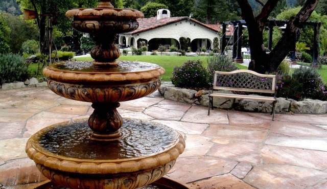 Large Studio, Access to a Pond & Wild Trails at Redwood Retreat
