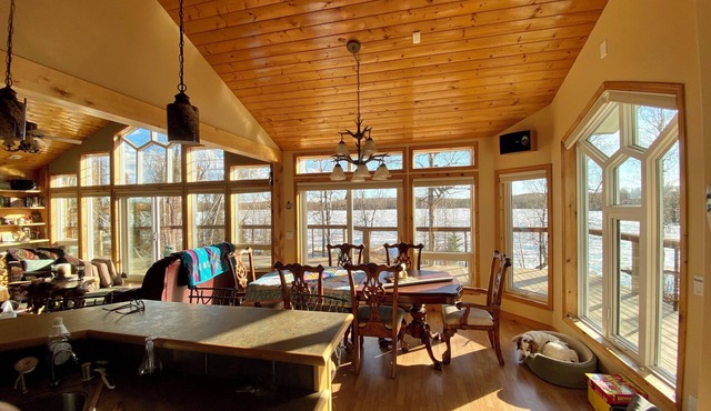 Large Upscale Lakefront Home- midway between Anchorage & Denali National Park