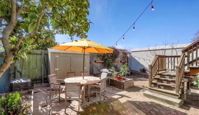 Light filled Condo 3 Bedrm with enclosed sunny backyard