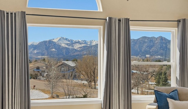 Located just 10 minutes from the Air Force Academy and with a breathtaking view of the mountains; Rampart Vista is sure to wow you! Spend your day enjoying a USAFA event and end it with the family enjoying a game in our open concept living area.