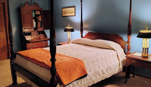 Lovely 1-bedroom bed & breakfast in charming China Maine