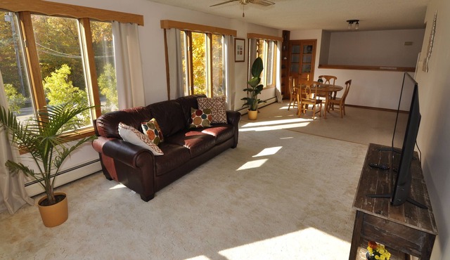 Lovely 2 bedroom apartment on Route 1A in Holden