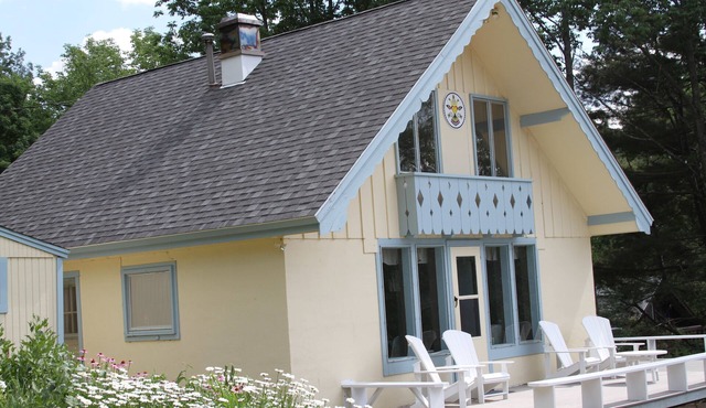 Lovely, Cozy Ski Chalet with View of Mount Washington