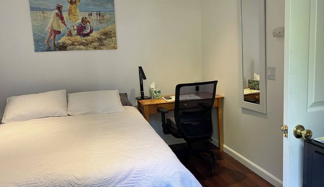 Lovely Garden Retreat Near Bart and Shops