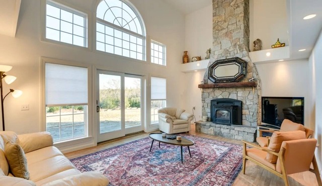 Lovely, Spacious & Private Home on MDI Sleeps 12 comfy Air conditioned