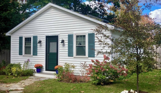 Lovely tranquil in-town cottage