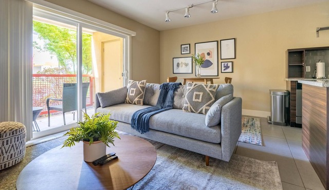 Lovey, Pet-Friendly 1BR in San Mateo w/ Pool