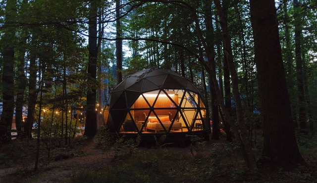 Luna 22-ft dome w/star loft & full bath - 07