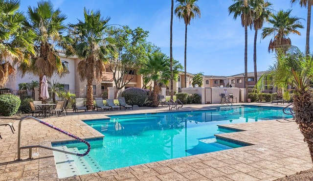Lush 2-bedroom condo w/WiFi, AC, gym, near State Farm Arena, Shopping and more!