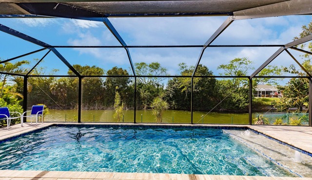 Lush Waterfront canal with stuning sunset views, Hot tub and heated pool!