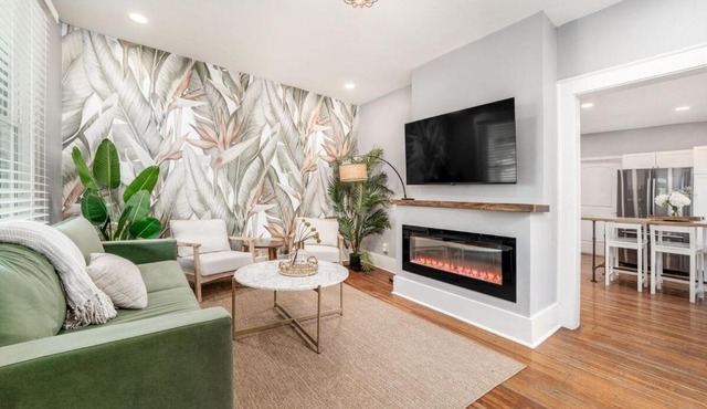 Luxe 3BR - Hot tub and Parking - Near OSU & Downtown