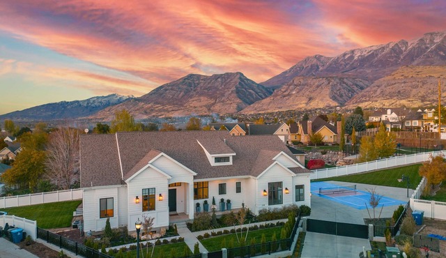 Luxe Group Retreat with Spa + Gym + Pickleball