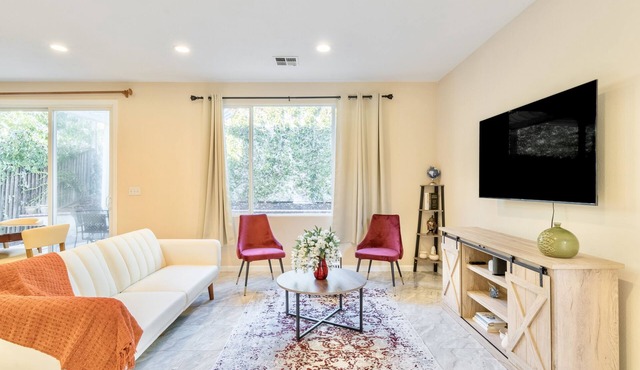 Luxe Private Getaway Near Coyote Hills Park!