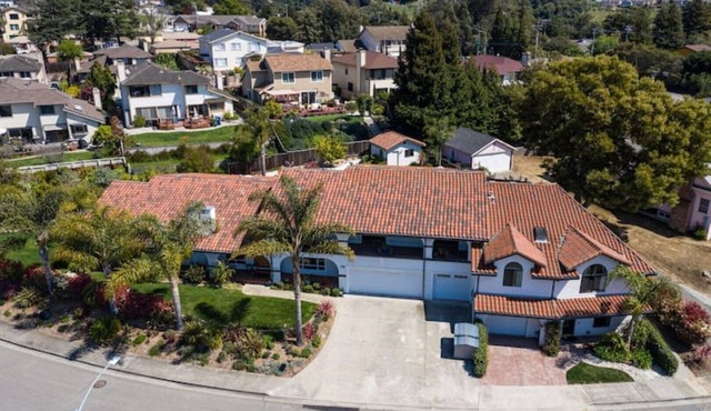 Luxe Villa - Family and Corporate Rental Sleeps 21