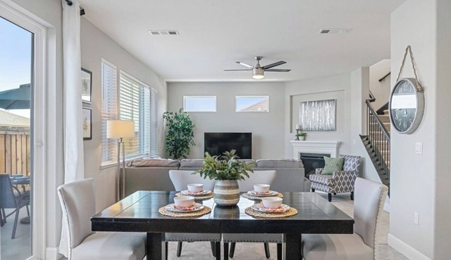 LuxoStays| ! Spacious, Cozy and Peaceful 5BR House