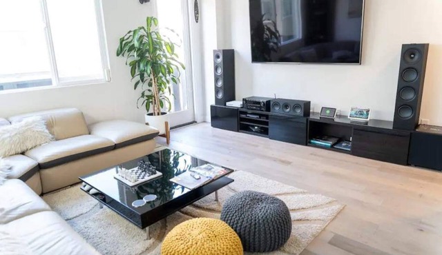 Luxurious 3-bedroom townhouse in Oakland