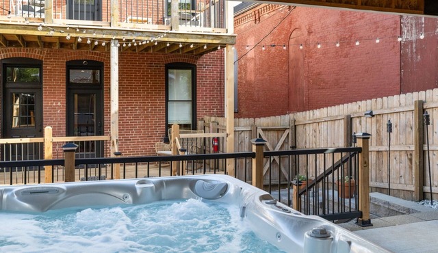 Luxurious Historic Soulard Home | Hot Tub & Patio