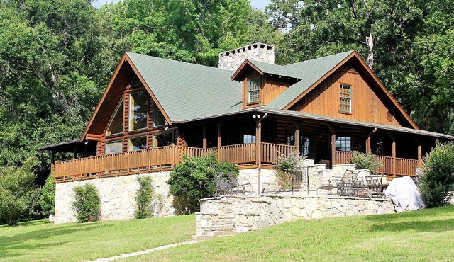 Luxurious Log Cabin Rental for Groups with Private Lake near Dallas, Texas in Eustace
