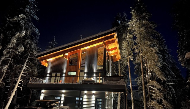 Luxurious Orca Mountain Chalet - Nestled in Towering Trees with a Private Creek! in Anchorage