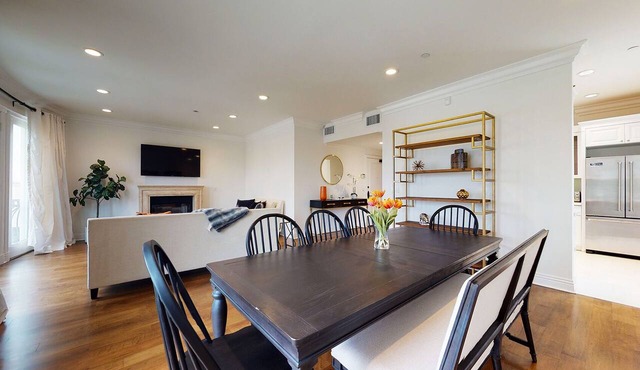 Luxurious & Private Beverly Hills Condo with Views