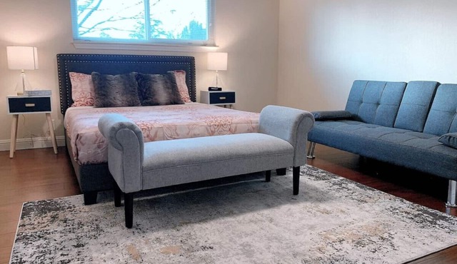 "Luxury: 4B/3B with Dual EnSuites, Parking, WiFI"