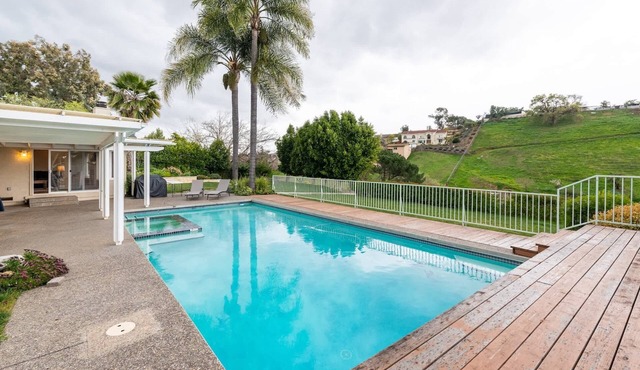 Luxury 5BR Retreat with Pool, Fire Pit & Valley Views