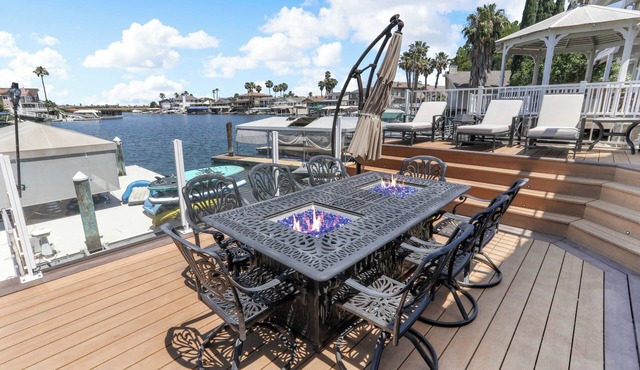 Luxury 5BR Waterfront Getaway | Spa, Gym, Dock