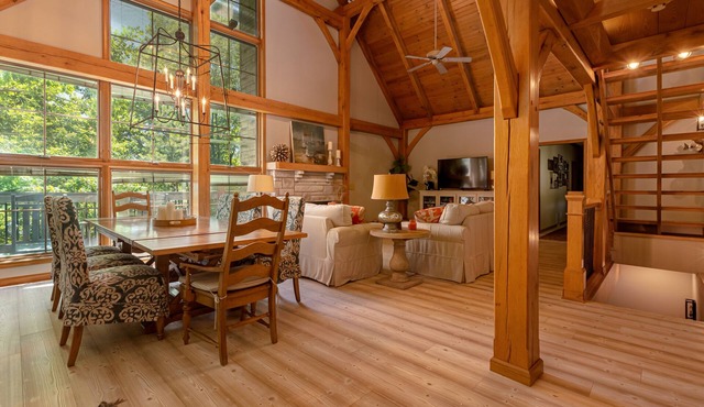 Luxury 6BR Waterfront Home on Lake of Egypt
