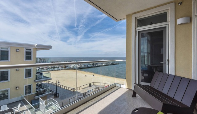 Luxury Bayfront Condo Wow!