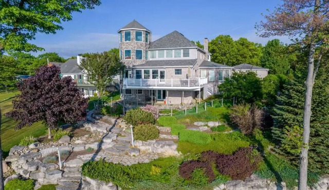 Luxury Beach Front Estate In-Town - Caseville