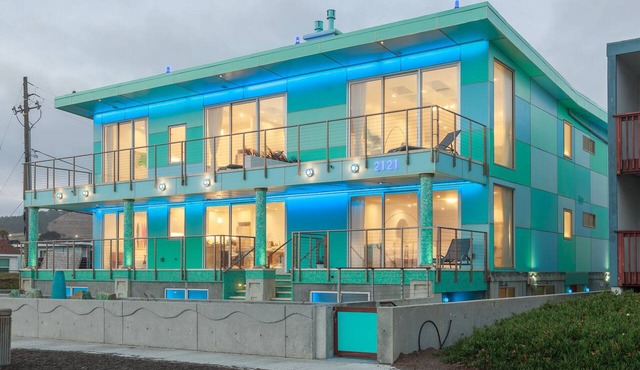 Luxury Beachfront Penthouse near SF (4)