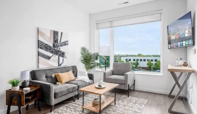 Luxury Gray & Gold Executive Suite in Heart of Columbus