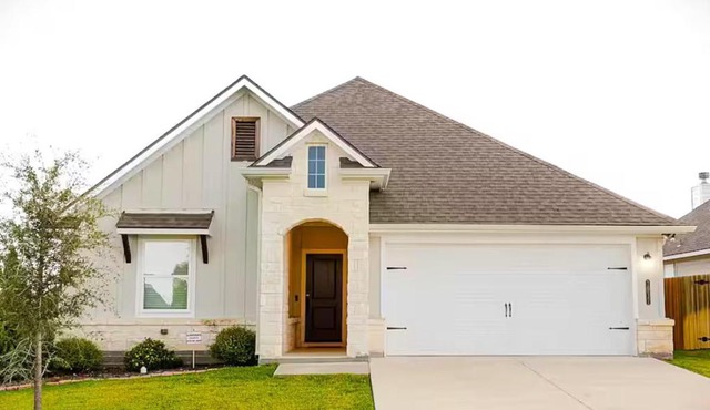 Luxury Home Near Kyle Field & Expo Center