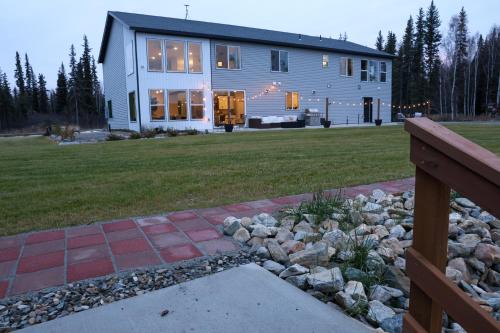 Luxury Riverfront Estate いの