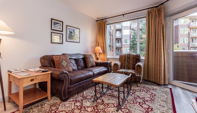 Luxury Ski-In Ski-Out 1 Bedroom Suite @ Juniper Springs Lodge WIFI, Hot Tub, Garage & Elevators