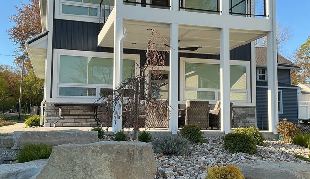 Luxury Spring Lake Retreat, 8BR w/Lake Views & Ensuite Baths