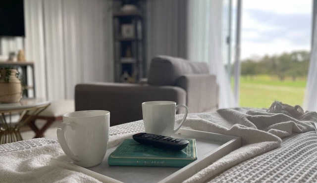 Luxury Studio Suite-Designed for Quiet Luxury & Connection