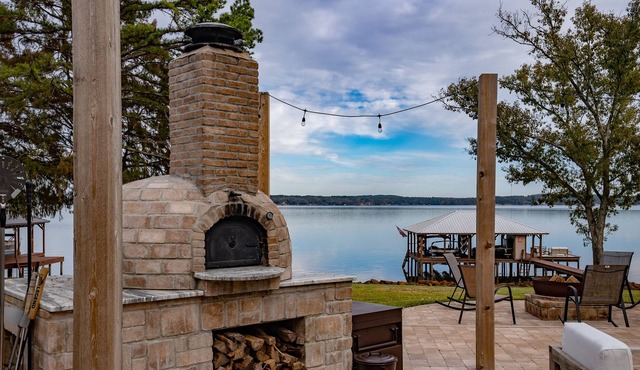 Luxury Waterfront Lakehouse Retreat - Piney Woods of East Texas - Lake Palestine