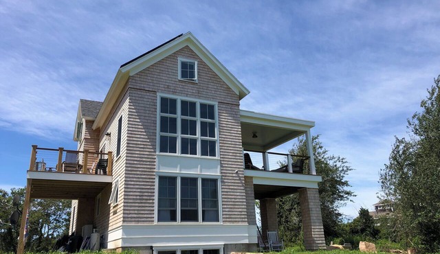 Mansion Beach Retreat Steps to Mansion Beach w/ocean views!