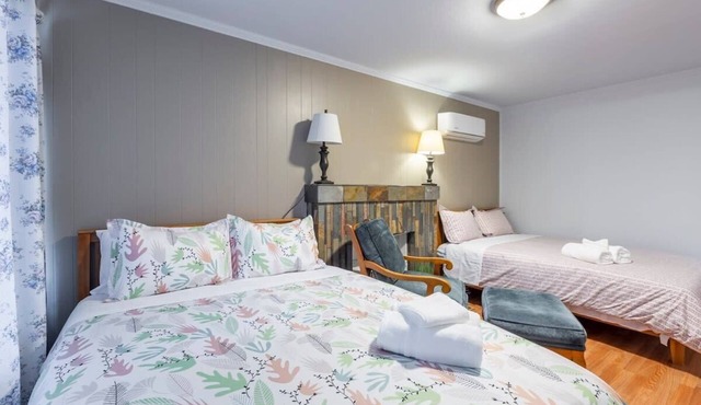Marbella Lane - 3BR House | DTWN RWC | Parking