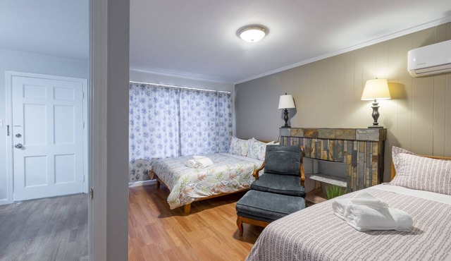 @ Marbella Lane - 5BR House | DTWN RWC | Parking