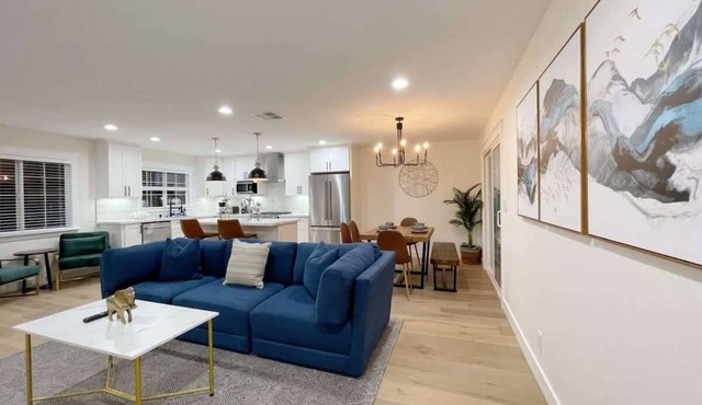 Marbella Lane - Contemporary Sophisticated Home