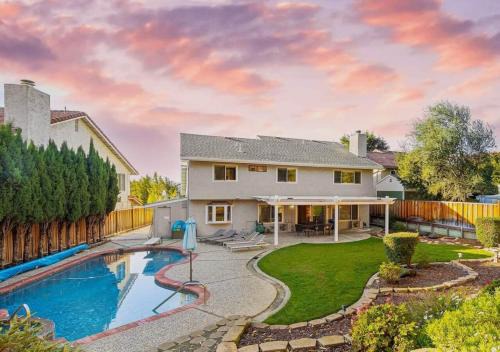 #MarbellaLane-4BR SiliconValley Gem 16Min to Levi's