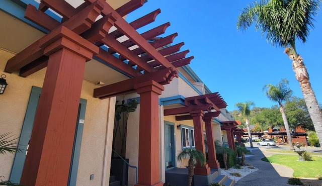 Marinwood Inn & Suites