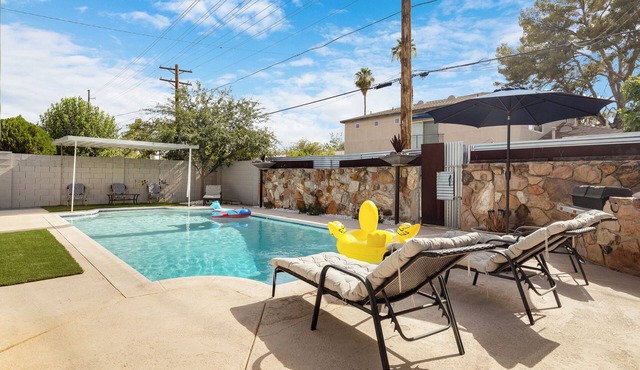 Martha's Getaway-Central PHX 5 bedroom/3bath-POOL