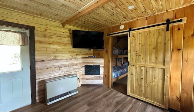 Marvelous 2-bedroom cabin with AC in Fort Kent- Trail Side-Kitchen