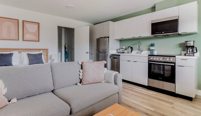 Marvelous Oakland Studio w/ A/C, walk to Dining & Shops, by Blueground