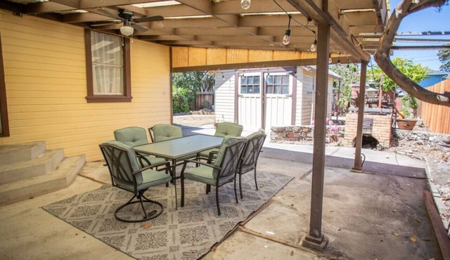 Mex Eats Nearby, Spacious Family Home!