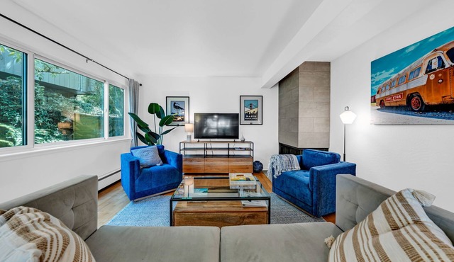 Mill Valley Apartment: Walking Distance to DT