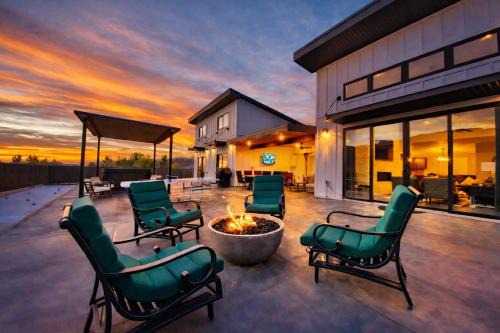 Moab Desert Escape Villa Luxury 5-Bedroom Retreat with Heated Pool